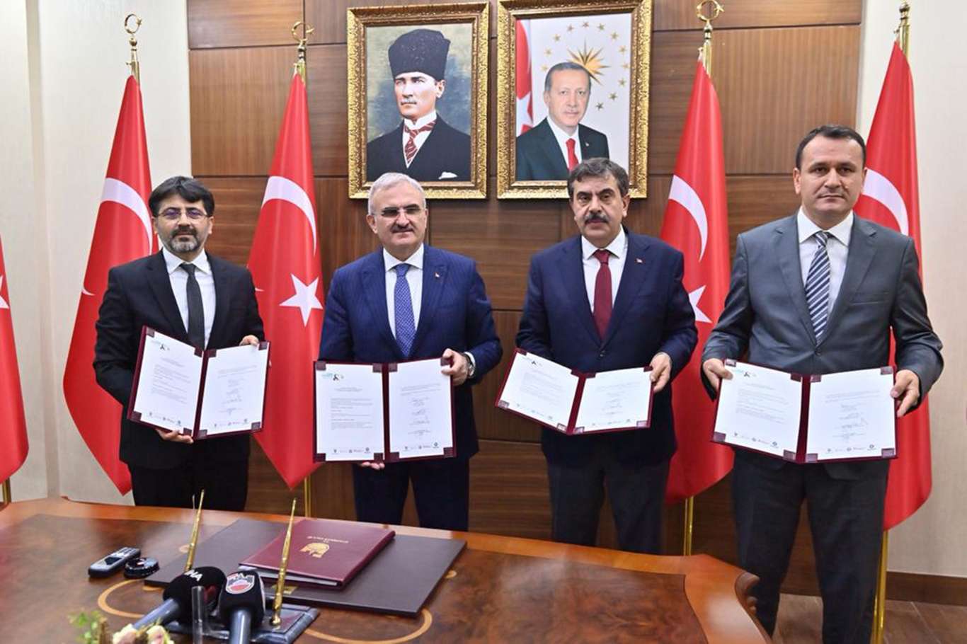 “Uluslararası Sezai Karakoç Sempozyumu” protokolü imzalandı “Uluslararası Sezai Karakoç Sempozyumu” protokolü imzalandı